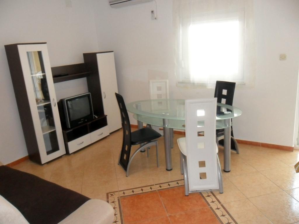 Apartments Mislav Novalja Oda fotoğraf